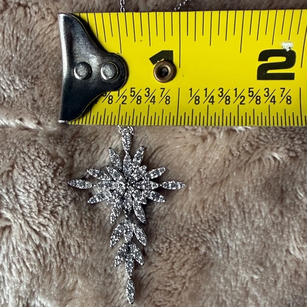 18 kt White Gold Snowflake/Cross Diamond Pendant Necklace - Picture 3 of 12